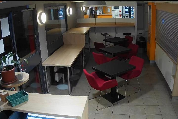 Enzo Hotel 1Er Prix Coudes Екстер'єр фото